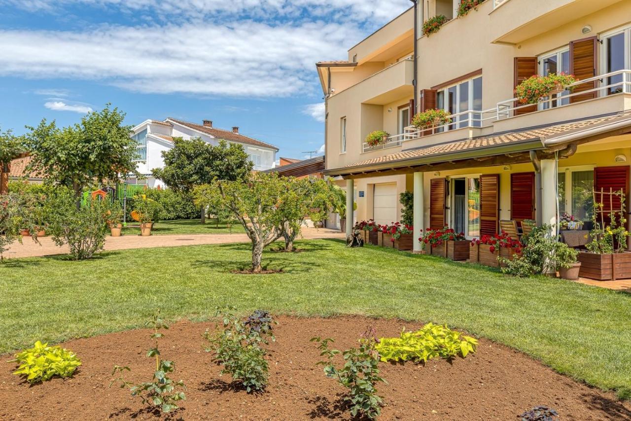 Apartment Complex Irena With Pool Poreč Dış mekan fotoğraf